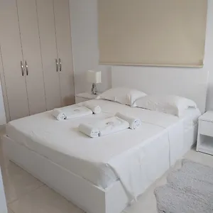 https://dinglis-residences.larnacahotels.org